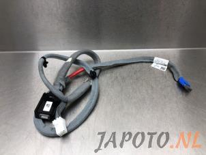 Usagé Connexion USB Kia Sportage (NQ5) 1.6 T-GDi Hybrid 16V AWD Prix € 34,95 Règlement à la marge proposé par Japoto Parts B.V.