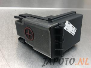 Usagé Borne de batterie Kia Sportage (NQ5) 1.6 T-GDi Hybrid 16V AWD Prix € 24,95 Règlement à la marge proposé par Japoto Parts B.V.