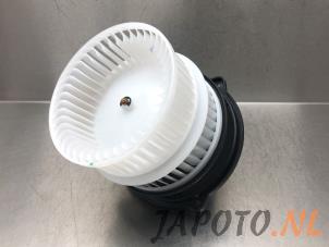 Usados Motor de ventilador de calefactor Kia Sportage (NQ5) 1.6 T-GDi Hybrid 16V AWD Precio € 99,95 Norma de margen ofrecido por Japoto Parts B.V.