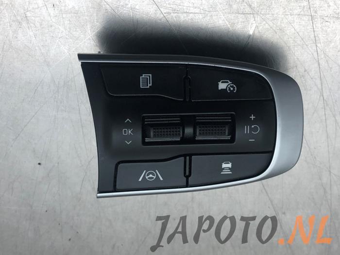 Interrupteur de volant d'un Kia Sportage (NQ5) 1.6 T-GDi Hybrid 16V AWD 2023