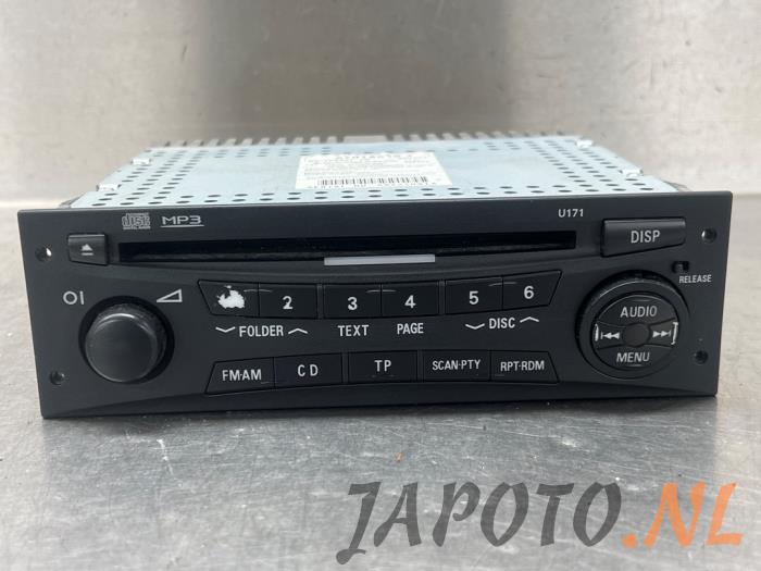 Radio CD player from a Mitsubishi Grandis (NA) 2.4 16V MIVEC 2006