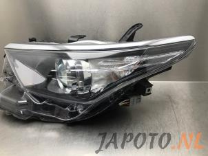 Used Headlight, left Toyota Auris Touring Sports (E18) 1.2 T 16V Price € 250,00 Margin scheme offered by Japoto Parts B.V.