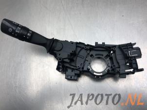 Używane Przelacznik swiatel Toyota Auris (E18) 1.8 16V Hybrid Cena € 34,95 Procedura marży oferowane przez Japoto Parts B.V.