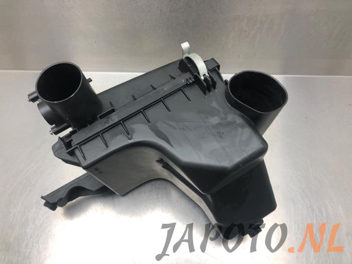 Cuerpo de filtro de aire de un Toyota Auris (E18) 1.8 16V Hybrid 2014
