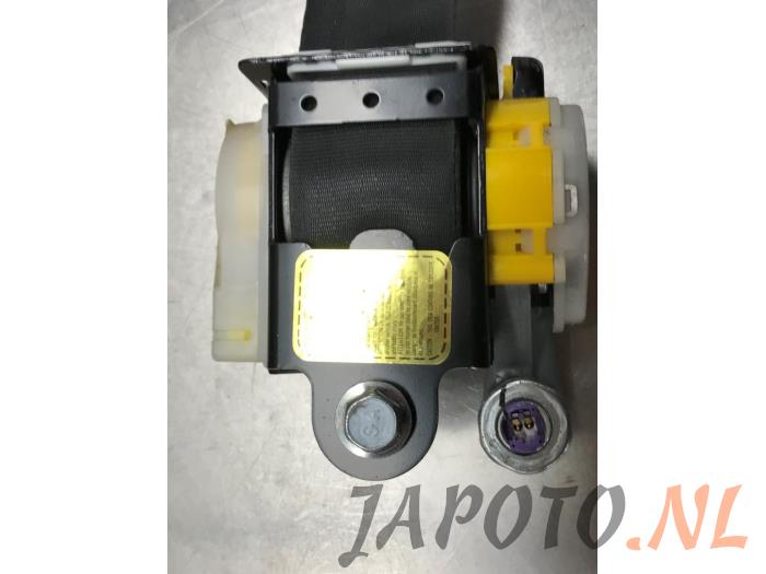 Front seatbelt, right from a Hyundai iX35 (LM) 2.0 16V 2010