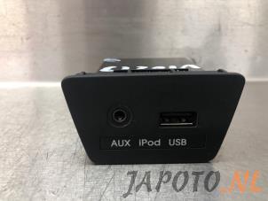Used AUX / USB connection Hyundai iX35 (LM) 2.0 16V Price € 19,95 Margin scheme offered by Japoto Parts B.V.