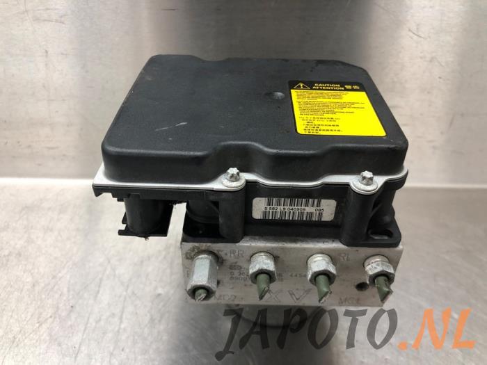 Usagé Bloc ABS Toyota Avensis Wagon (T27) 1.8 16V VVT-i Prix € 78,74 Règlement à la marge proposé par Japoto Parts B.V.
