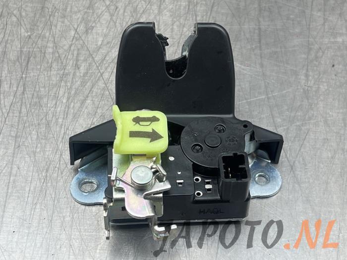 Tailgate lock mechanism from a Hyundai Elantra 2017
