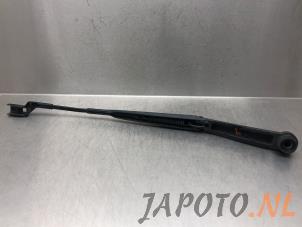 Used Front wiper arm Hyundai iX20 (JC) 1.6i 16V Price € 19,95 Margin scheme offered by Japoto Parts B.V.