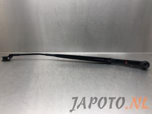 Used Front wiper arm Hyundai iX20 (JC) 1.6i 16V Price € 19,95 Margin scheme offered by Japoto Parts B.V.