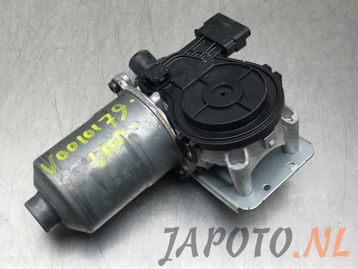 Front wiper motor from a Kia Sportage (NQ5) 1.6 T-GDi Hybrid 16V AWD 2023
