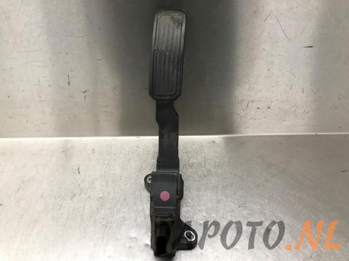 Accelerator pedal from a Toyota Avensis Wagon (T27) 1.8 16V VVT-i 2010