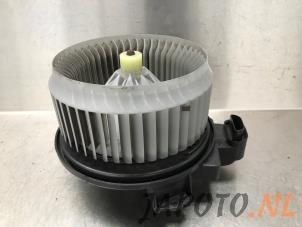 Usados Motor de ventilador de calefactor Toyota Avensis Wagon (T27) 1.8 16V VVT-i Precio € 39,95 Norma de margen ofrecido por Japoto Parts B.V.