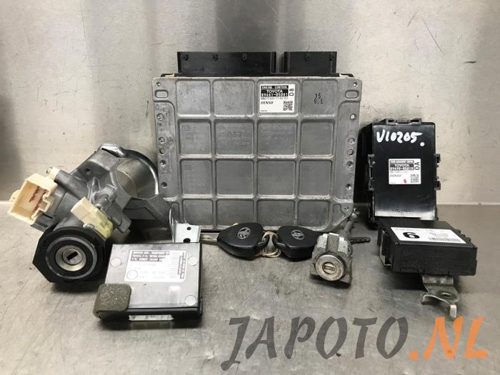 Used Ignition lock + computer Toyota Avensis Wagon (T27) 1.8 16V VVT-i Price € 157,49 Margin scheme offered by Japoto Parts B.V.