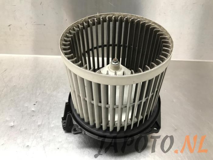 Heating and ventilation fan motor from a Honda Civic (FK/FN) 1.4 i-Dsi 2006