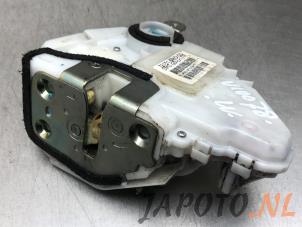 Gebrauchte Türschlossmechanik 4-türig links vorne Honda Civic (FK/FN) 1.4 i-Dsi Preis € 64,95 Margenregelung angeboten von Japoto Parts B.V.