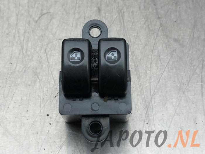 Usados Interruptor combinado de ventanillas Hyundai Atos 1.0 12V Precio € 20,99 Norma de margen ofrecido por Japoto Parts B.V.