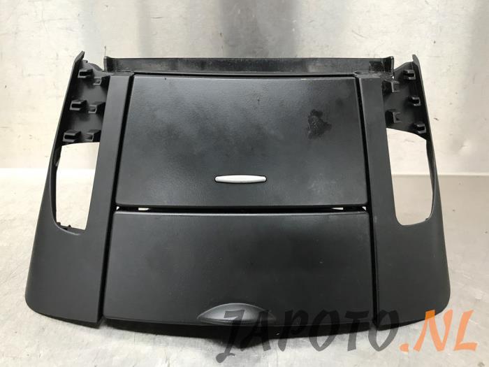 Begagnade Askkopp, fram Kia Pro cee'd (EDB3) 1.4 CVVT 16V Pris € 26,20 Marginaltabell erbjuds av Japoto Parts B.V.