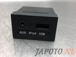 Usados Conexión AUX-USB Kia Venga 1.6 CVVT 16V Precio € 19,99 Norma de margen ofrecido por Japoto Parts B.V.