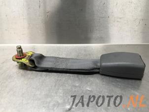 Used Rear seatbelt buckle, centre Hyundai Santa Fe I 2.0 16V 4x2 Price € 14,95 Margin scheme offered by Japoto Parts B.V.
