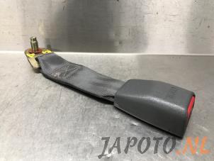 Used Rear seatbelt buckle, centre Hyundai Santa Fe I 2.0 16V 4x2 Price € 14,95 Margin scheme offered by Japoto Parts B.V.