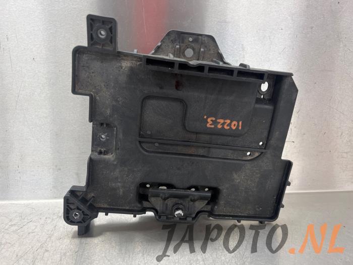 Battery cover from a Kia Cee'd Sportswagon (JDC5) 1.6 GDI 16V 2015