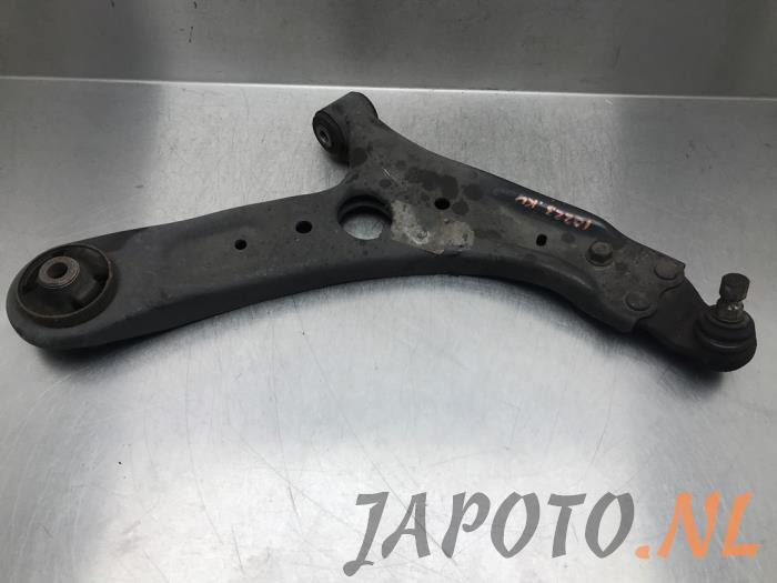 Front lower wishbone, right from a Kia Cee'd Sportswagon (JDC5) 1.6 GDI 16V 2015