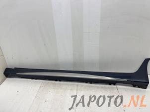 Usados Faldón lateral izquierda Mitsubishi Grandis (NA) 2.4 16V MIVEC Precio € 49,95 Norma de margen ofrecido por Japoto Parts B.V.