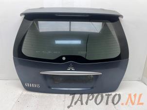 Używane Tylna klapa Mitsubishi Grandis (NA) 2.4 16V MIVEC Cena € 149,95 Procedura marży oferowane przez Japoto Parts B.V.