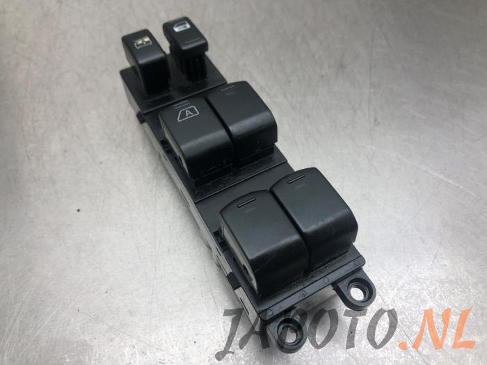 Usados Interruptor combinado de ventanillas Nissan Murano (Z51) 3.5 V6 24V 4x4 Precio € 52,45 Norma de margen ofrecido por Japoto Parts B.V.