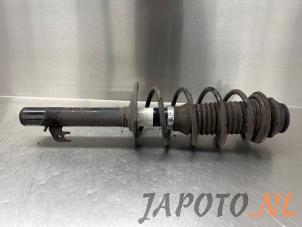 Usagé Barre amortisseur avant droit Toyota Aygo (B10) 1.0 12V VVT-i Prix € 24,95 Règlement à la marge proposé par Japoto Parts B.V.