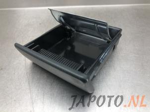 Used Front ashtray Honda Civic (ES) 1.3 16V VTEC-i IMA Price € 9,95 Margin scheme offered by Japoto Parts B.V.