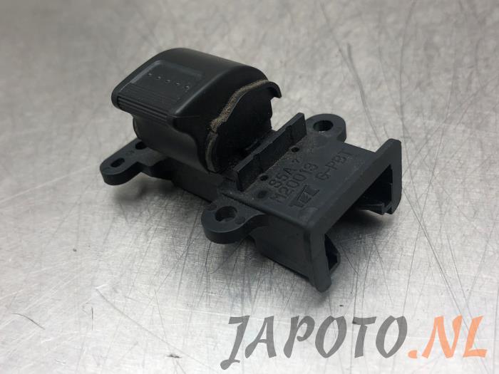 Usados Interruptor de ventanilla eléctrica Honda Civic (ES) 1.3 16V VTEC-i IMA Precio € 10,45 Norma de margen ofrecido por Japoto Parts B.V.