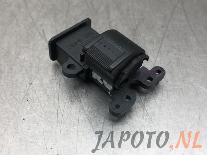 Usados Interruptor de ventanilla eléctrica Honda Civic (ES) 1.3 16V VTEC-i IMA Precio € 10,45 Norma de margen ofrecido por Japoto Parts B.V.