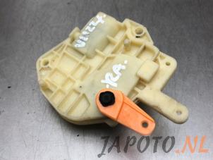 Used Central locking motor Honda Civic (ES) 1.3 16V VTEC-i IMA Price € 34,99 Margin scheme offered by Japoto Parts B.V.
