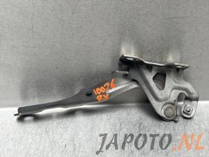Usados Bisagra de capó Chevrolet Spark (M300) 1.0 16V Bifuel Precio € 19,95 Norma de margen ofrecido por Japoto Parts B.V.