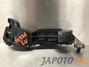 Używane Wspornik zderzaka lewy przód Suzuki Ignis (MF) 1.2 Dual Jet 16V Cena € 14,95 Procedura marży oferowane przez Japoto Parts B.V.