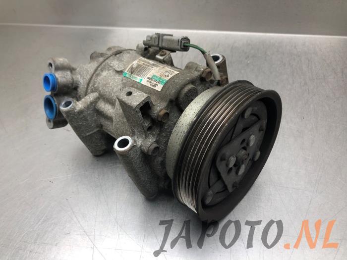 Air conditioning pump from a Nissan NV 200 (M20M) 1.5 dCi 86 2010