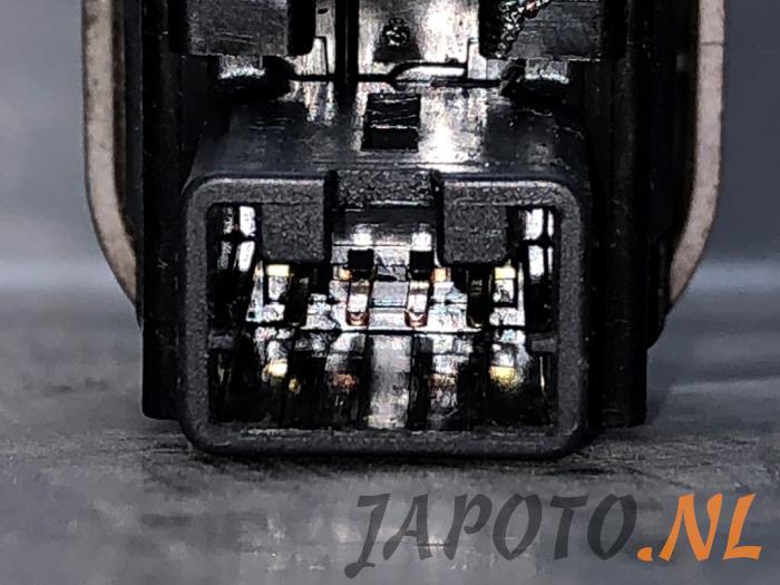 Panic lighting switch from a Nissan NV 200 (M20M) 1.5 dCi 86 2010