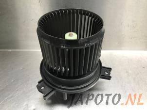 Usados Motor de ventilador de calefactor Suzuki Ignis (MF) 1.2 Dual Jet 16V Precio € 74,95 Norma de margen ofrecido por Japoto Parts B.V.