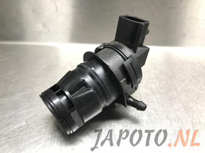 Używane Pompa spryskiwacza tyl Suzuki Ignis (MF) 1.2 Dual Jet 16V Cena € 26,20 Procedura marży oferowane przez Japoto Parts B.V.