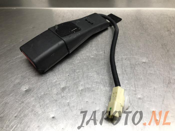 Front seatbelt buckle, right from a Suzuki Ignis (MF) 1.2 Dual Jet 16V 2018