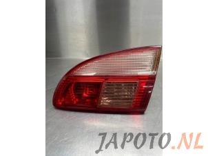 Używane Tylne swiatlo pozycyjne prawe Toyota Avensis (T22) 1.6 16V VVT-i Cena € 29,95 Procedura marży oferowane przez Japoto Parts B.V.