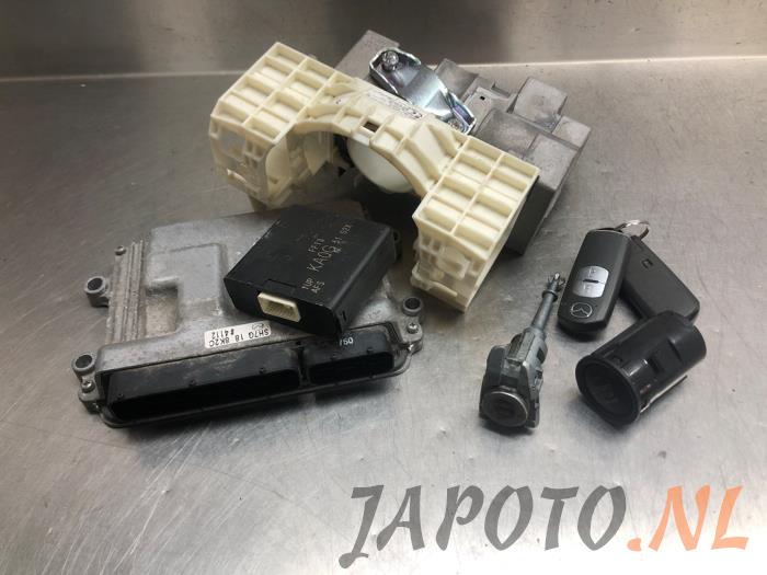 Used Ignition lock + computer Mazda CX-5 I (KE,GH) 2.2 SkyActiv-D 150 16V 2WD Price € 209,95 Margin scheme offered by Japoto Parts B.V.