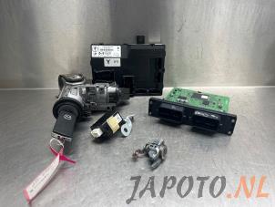 Używane Stacyjka + sterownik Mazda 2 (DE) 1.3 16V MZR Cena € 149,00 Procedura marży oferowane przez Japoto Parts B.V.
