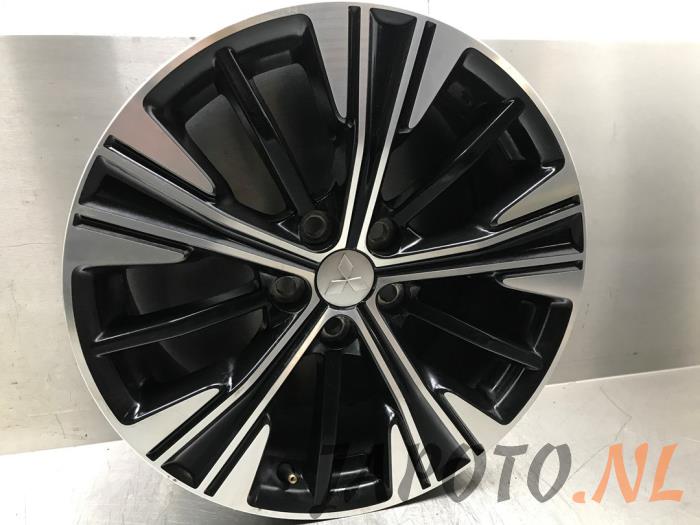 Wheel from a Mitsubishi Outlander (GF/GG) 2.0 16V PHEV 4x4 2018