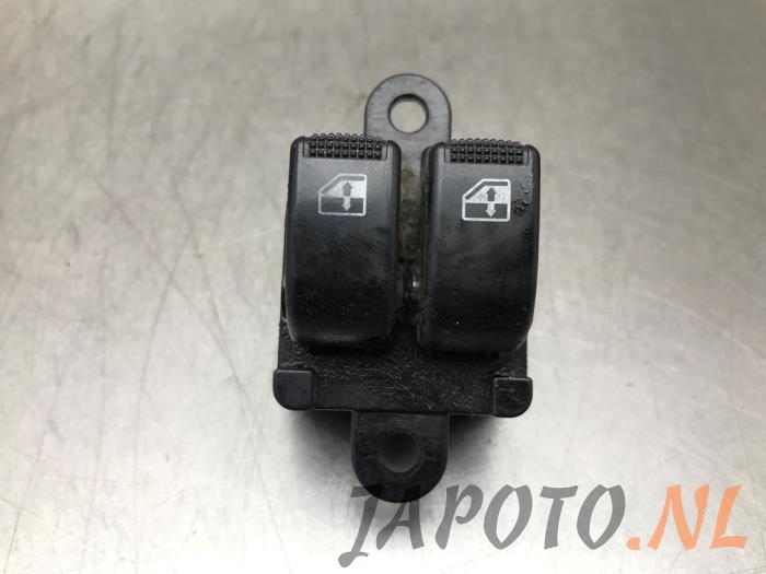 Multi-functional window switch from a Hyundai Atos 1.1 12V 2004