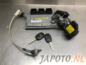 Usagé Serrure de contact + ordinateur Honda Civic (FK/FN) 1.8i Type S VTEC 16V Prix € 169,95 Règlement à la marge proposé par Japoto Parts B.V.