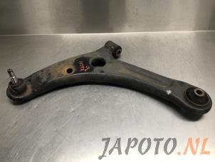 Usagé Bras de suspension bas avant gauche Mitsubishi Colt (Z2/Z3) 1.1 12V Prix € 24,95 Règlement à la marge proposé par Japoto Parts B.V.