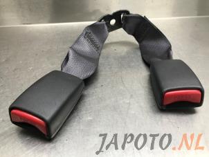 Usagé Insertion ceinture de sécurité arrière gauche Daihatsu Cuore (L251/271/276) 1.0 12V DVVT Prix € 15,00 Règlement à la marge proposé par Japoto Parts B.V.